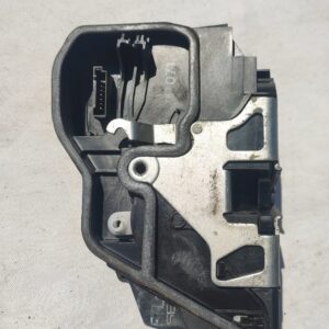 BMW E60 Sedan zamek lewych przednich drzwi rok 2006.