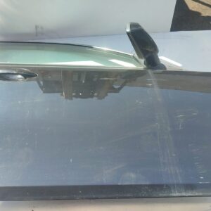 BMW E60 sedan drzwi prawe przednie rok 2006.